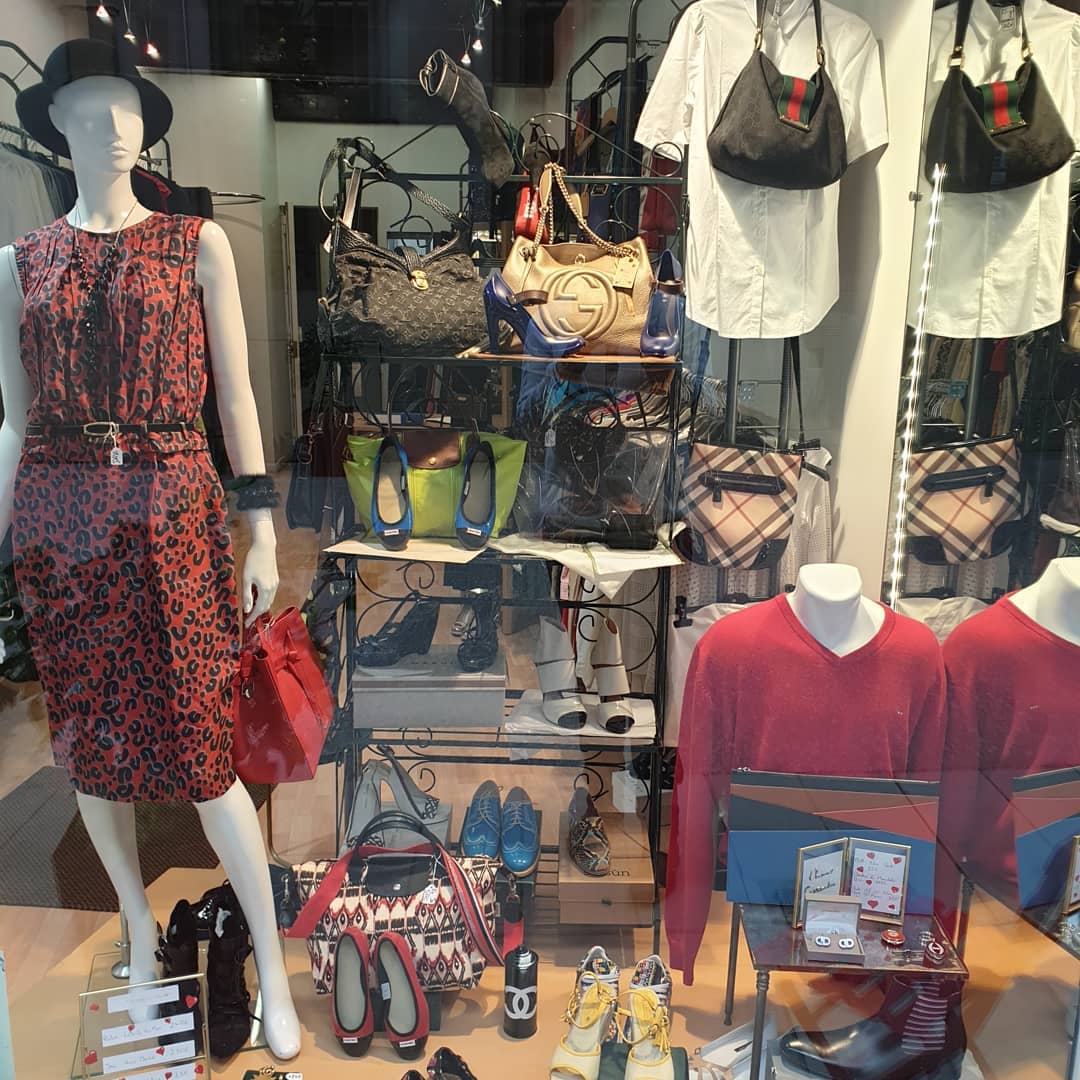 Image Cassandra boutique dépôt-vente à Dijon, vêtements de seconde de grandes marques et haut de gamme